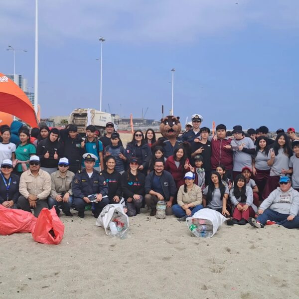 Más de dos toneladas de basura fueron retiradas del borde costero en Antofagasta