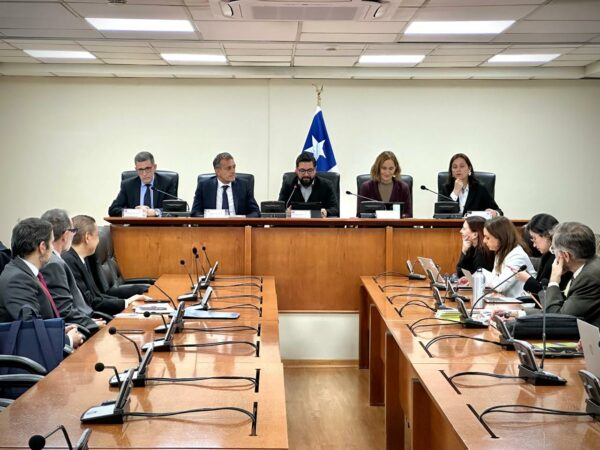 Reunión de apertura, entre el CAAC y representantes de la institucionalidad ambiental.