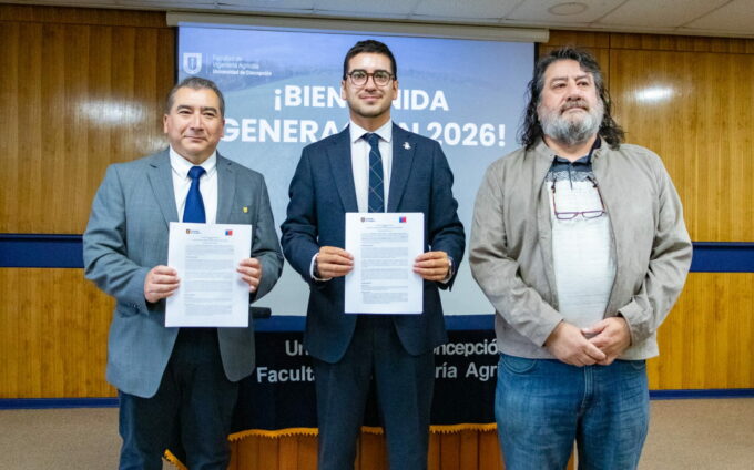 Firma convenio udec 10